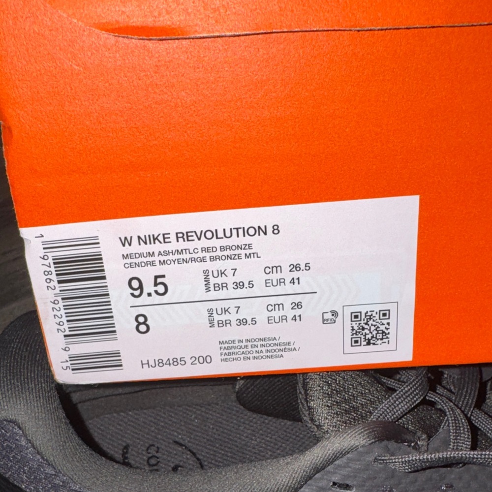 Nike Revolution 8 Running Shoe - Women's Sz 9.5 - Picture 8 of 10
